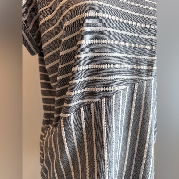 Jones New York Woven Tee Navy Blue White Stripe Boxy Cuffed Short Sleeve EUC - Picture 4 of 10